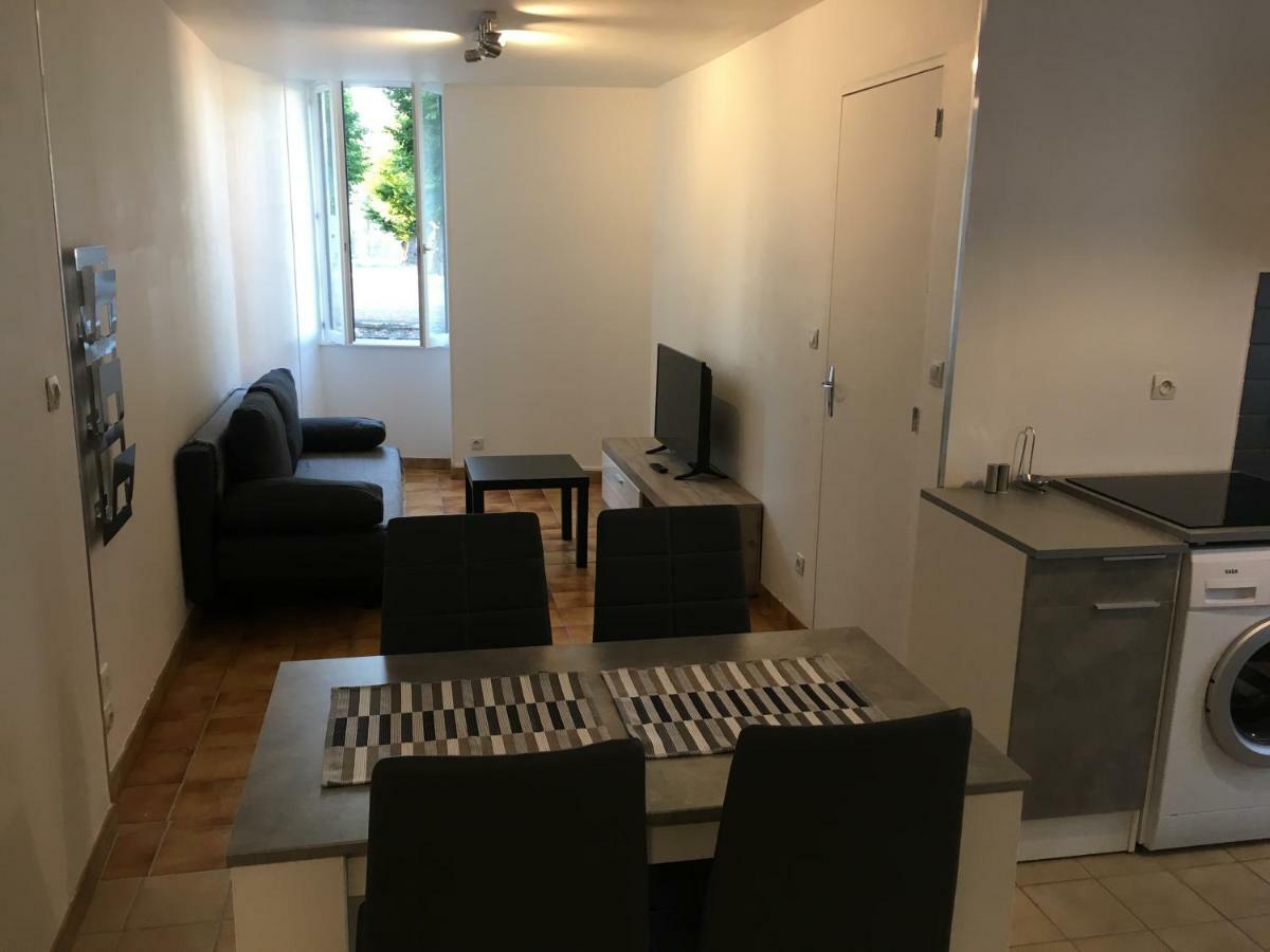 Charmant T2 Rdc Dans Residence Avec Parc Arbore Saint-Pierre-le-Moutier Exterior photo