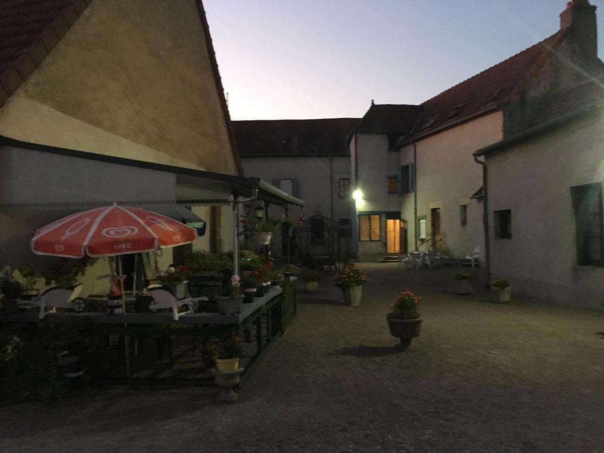 Charmant T2 Rdc Dans Residence Avec Parc Arbore Saint-Pierre-le-Moutier Exterior photo