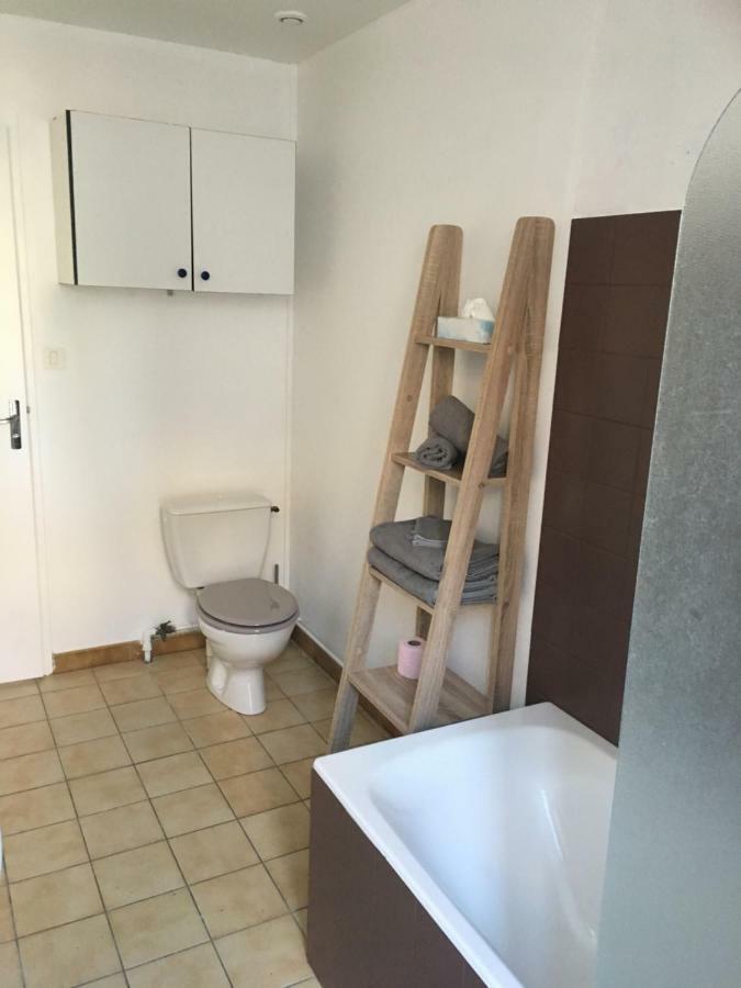 Charmant T2 Rdc Dans Residence Avec Parc Arbore Saint-Pierre-le-Moutier Exterior photo